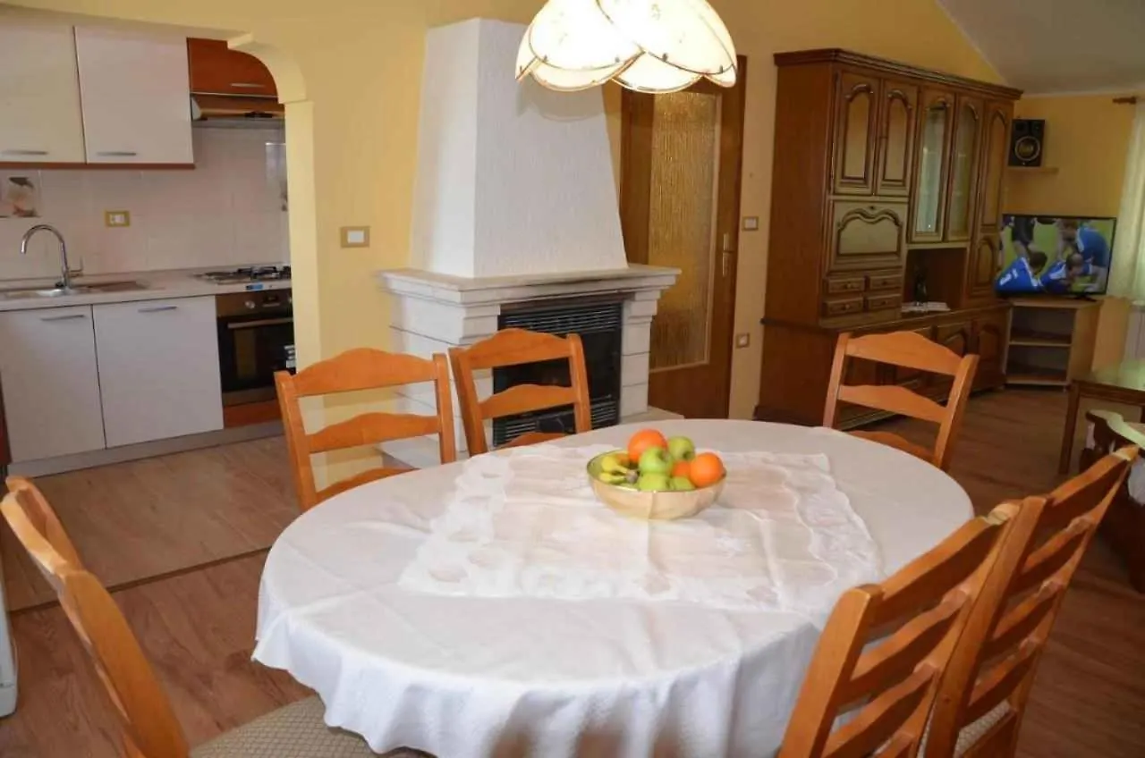 Holiday Home In Tinjan - Istrien 51828 Croatia